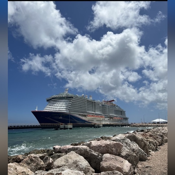 Meet your Posher, MJ - Picture 2 of 9